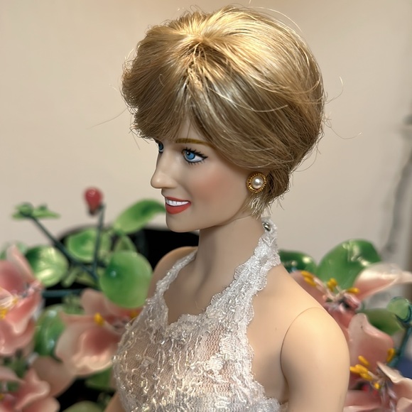 Franklin Mint Princess Diana of Whales. The people’s Princess forever. - Picture 2 of 8